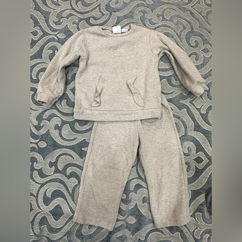 Zara sweatshirt and pants